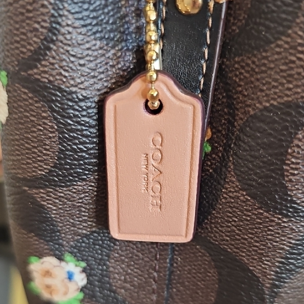 Coach NWOT Mini Town Bucket Bag Signature Canvas Vintage Mini Rose Print - Picture 6 of 14